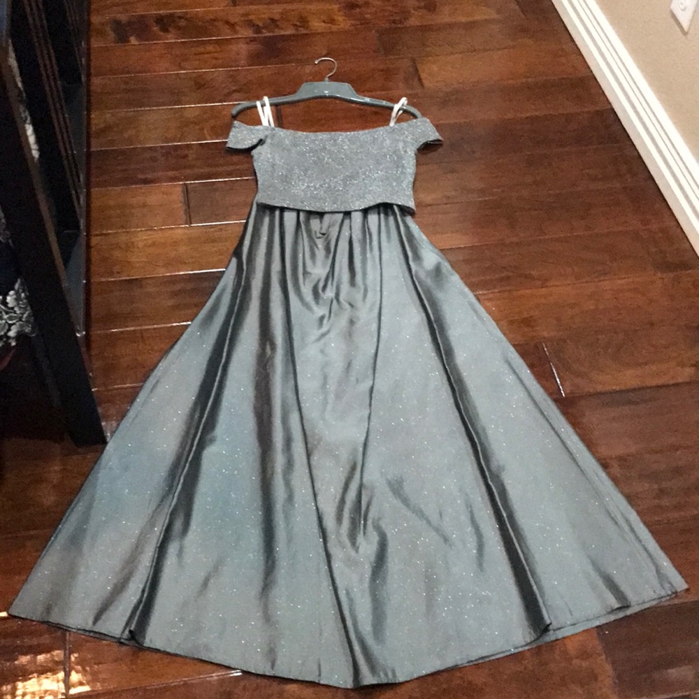 Silver 2pc holiday skirt & top